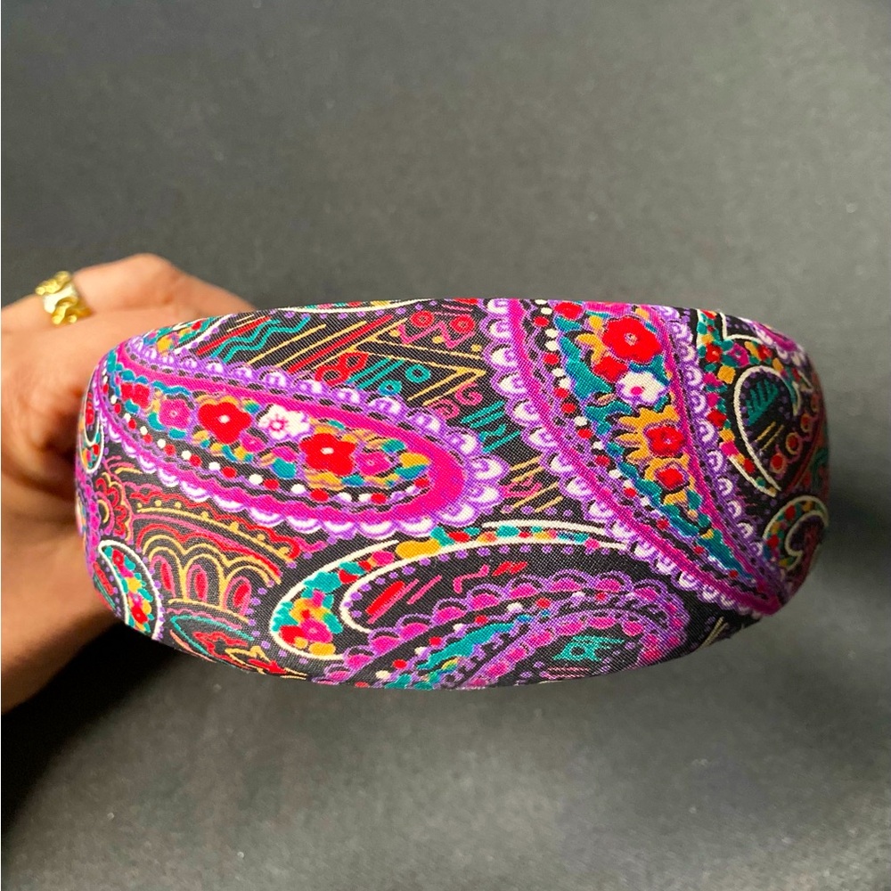 Head padded bacteria multicolor. It fits woman head.